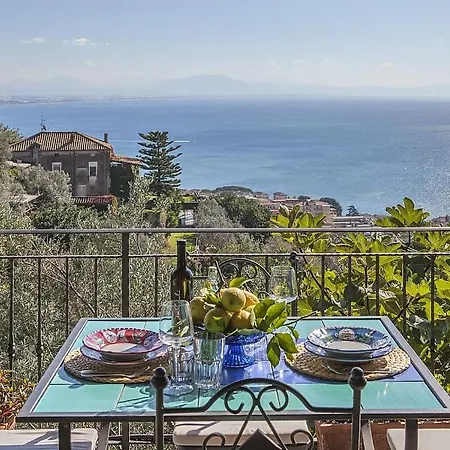 Sleeps 2 Pool Air Con Vietri